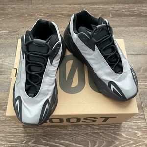 Adidas Yeezy Boost 700 MNVN